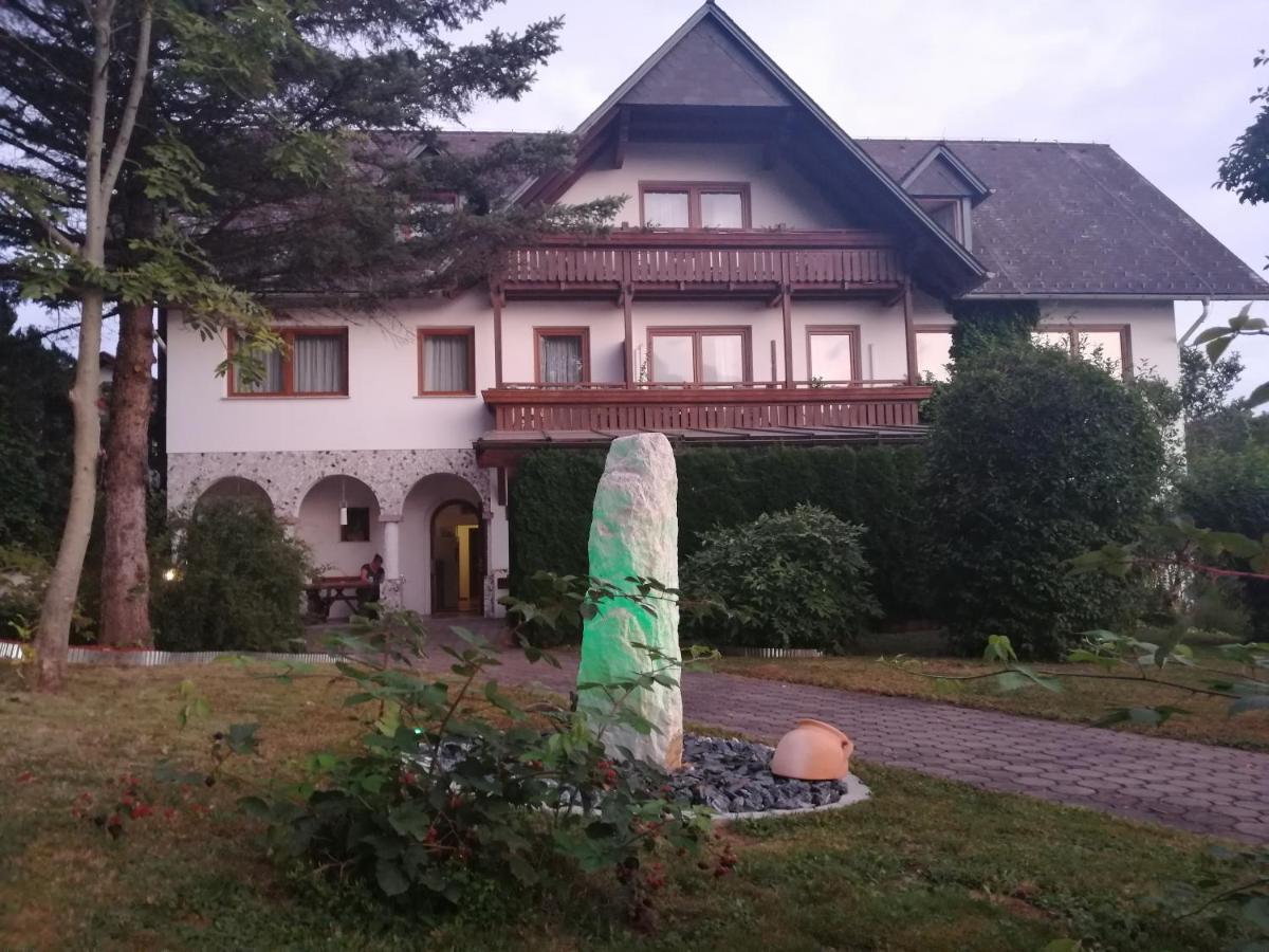 Pension Arkadenhof Loipersdorf bei Fuerstenfeld Luaran gambar